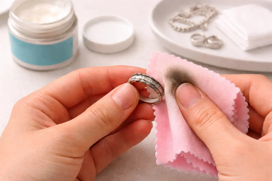 Hopeakorun Puhdistus: 3 Helppoa Tapaa Kotikonstein | Kulta-Aika Kulta-Aika