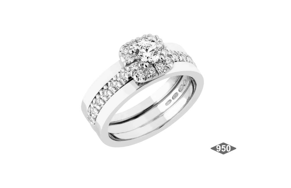 Vaakamallinen kuva ylellisestä platinasormuksesta timantilla valkoisella taustalla