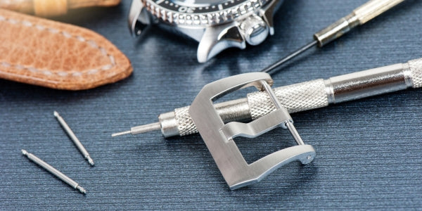 Kellon rannekkeen jousitappi - vaihto palveluna Kulta-Aika