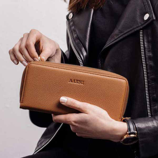 Aarni Clutch-lompakko hirvennahka konjakki/kulta