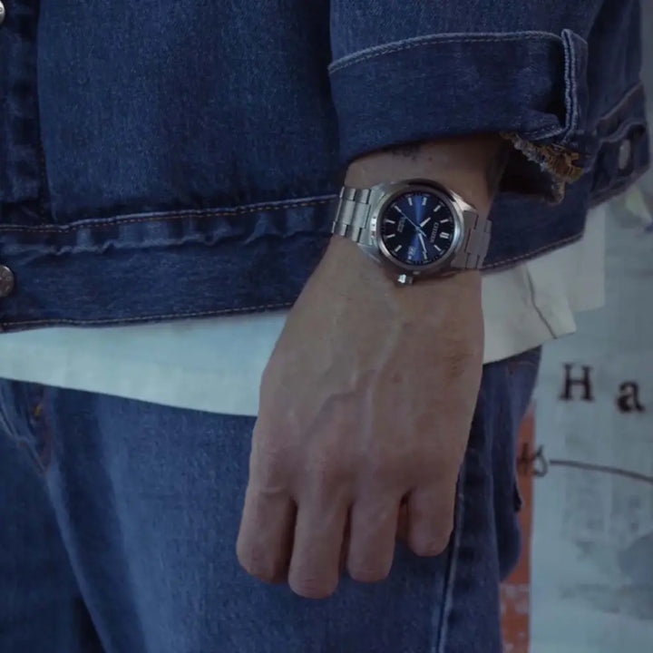 Citizen AW1900-50L kellon mallikuva miehen ranteessa