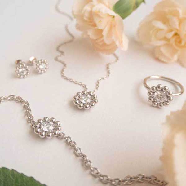 Lumoava Daisy rannekoru kirkas L53228130000
