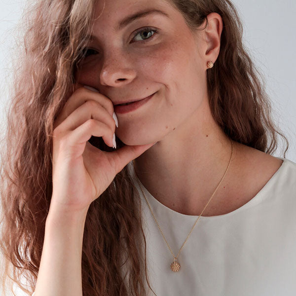 Lumoava Hilla kultakorvakorut L74207700000