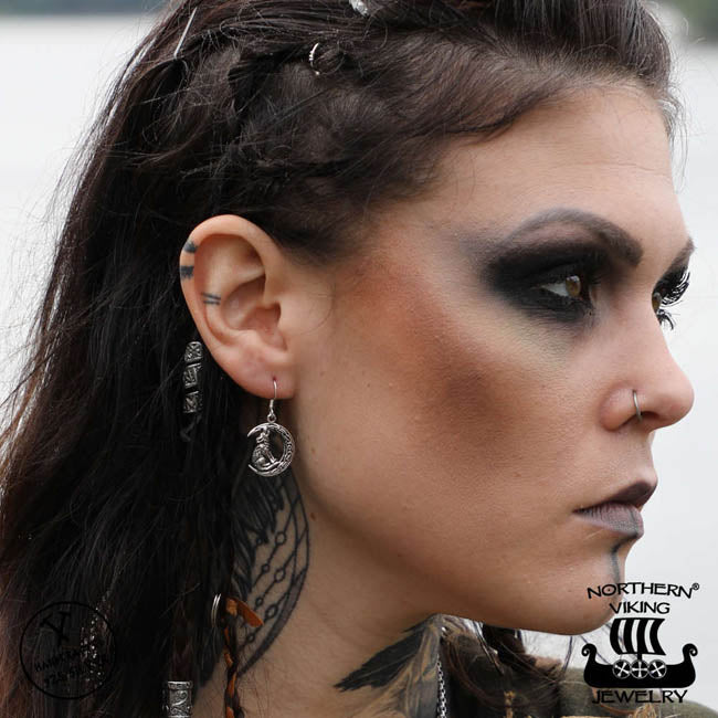 Northern Viking Jewelry Moon Wolf Korvakorut Hopea NVJKK034