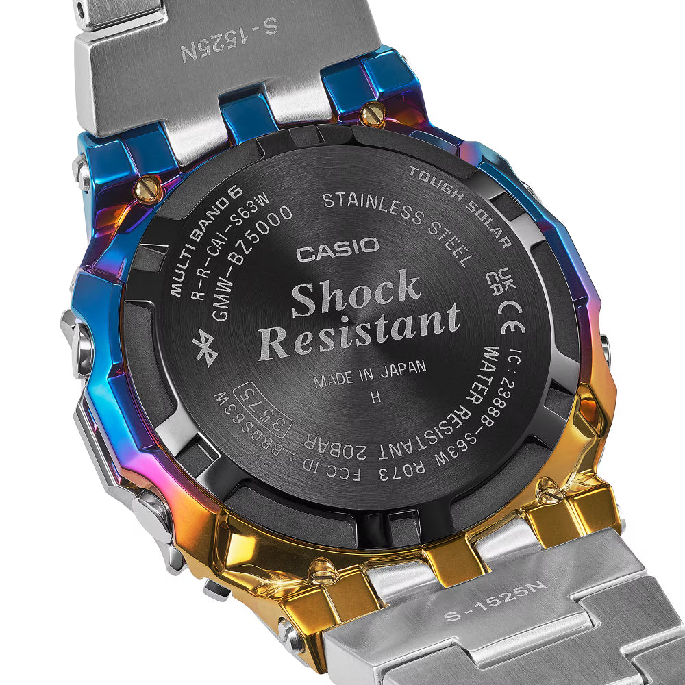 Casio G-Shock Pro Limited GMW-BZ5000RC-1ER täysmetallinen miesten rannekello sateenkaarisävyisillä yksityiskohdilla ja digitaalinäytöllä takaosa