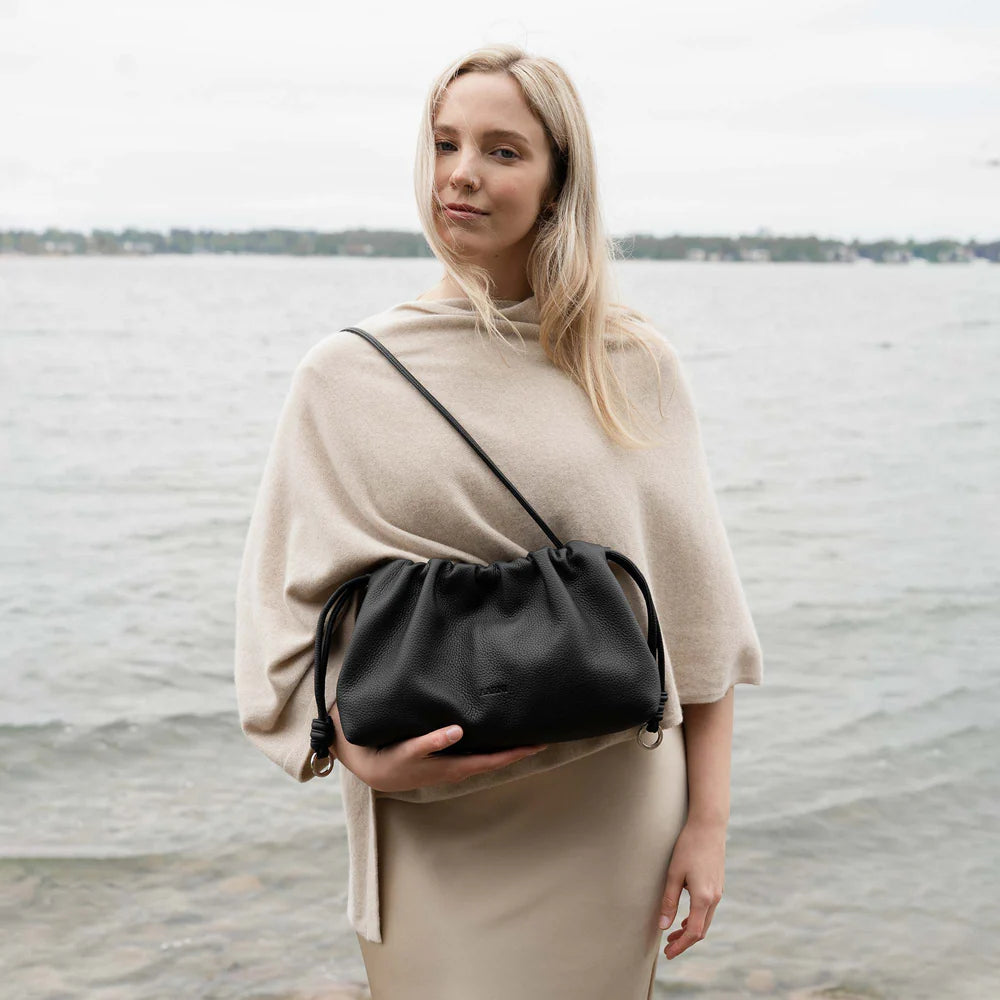 Aarni Linne Clutch-Laukku Musta Aarni