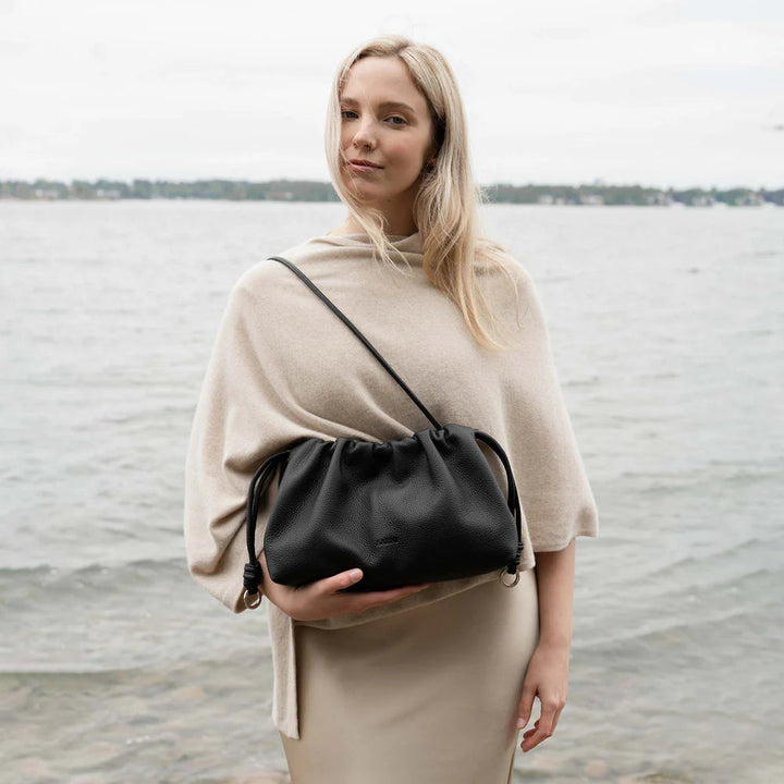 Aarni Linne Clutch-Laukku Musta Aarni