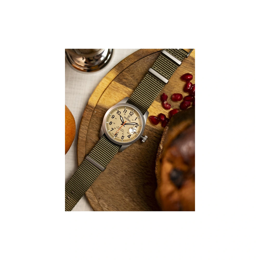 Festina Swiss Made Field F20082/1 – kello ranteessa