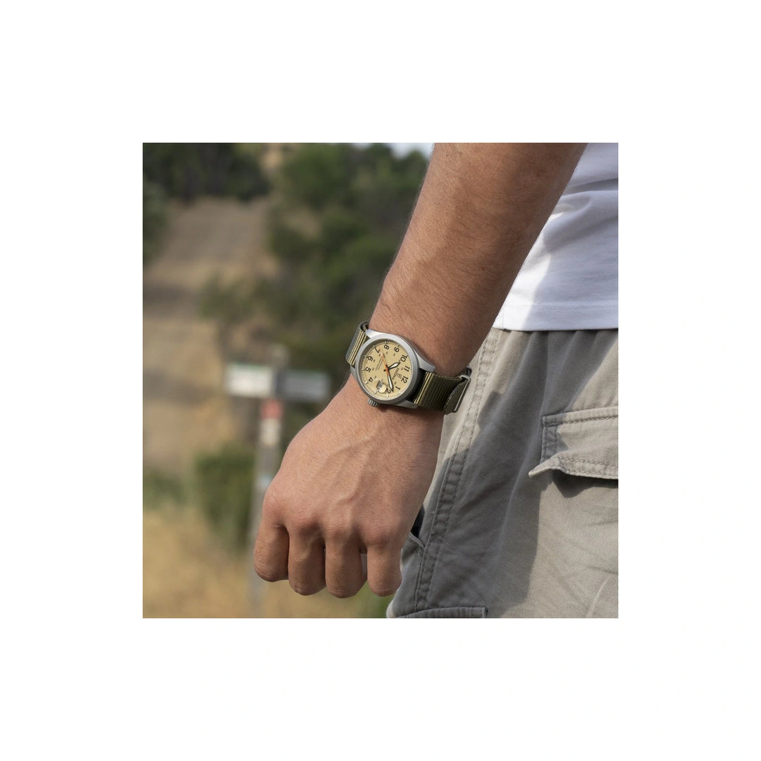 Festina Swiss Made Field F20082/1 – kello ranteessa