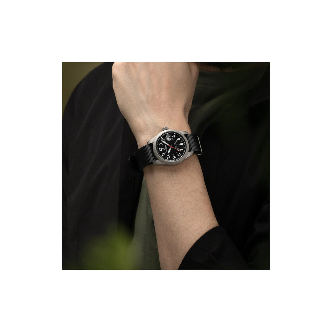 Festina Swiss Made Field F20082/3 – kello ranteessa