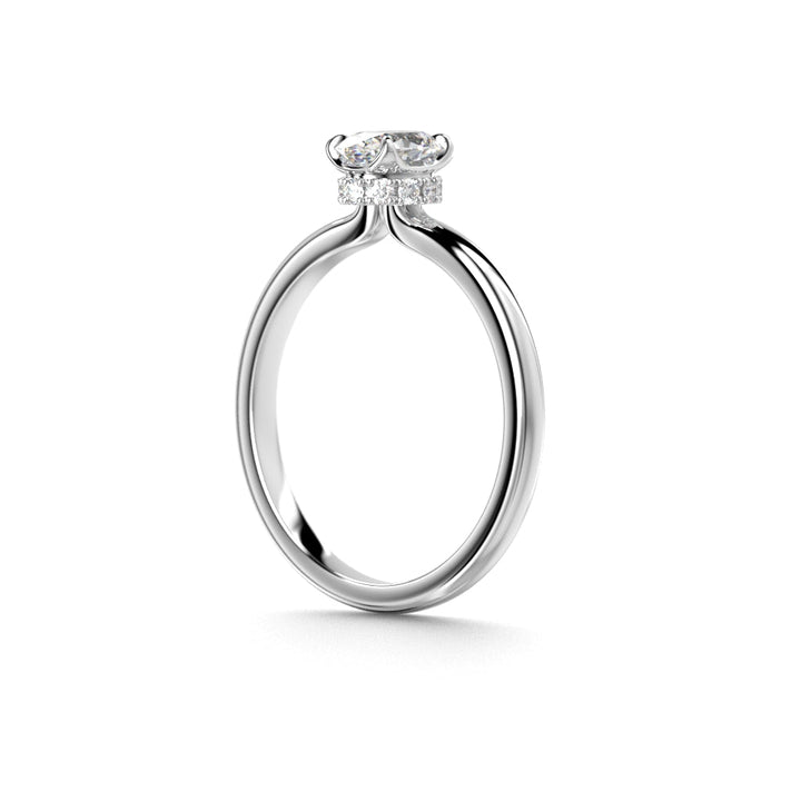 Festive Heidi Hidden Halo Oval 0,60 ct timanttisormus valkokulta, sivukuva
