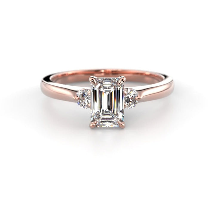 Festive Megan Emerald 0,74 ct timanttisormus punakulta 745-074 – tuotekuva 2
