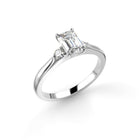 Festive Megan Emerald 0,74 ct timanttisormus valkokulta 745-074