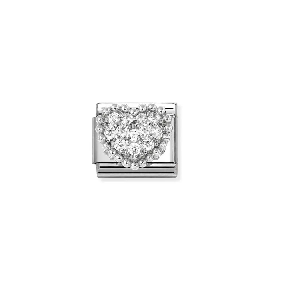 Nomination Classic Silvershine sarjan sydän-pala 330322/07 kirkkailla zirkonia-korukivillä. Koruosa on materiaaliltaan 925 sterling-hopeaa.