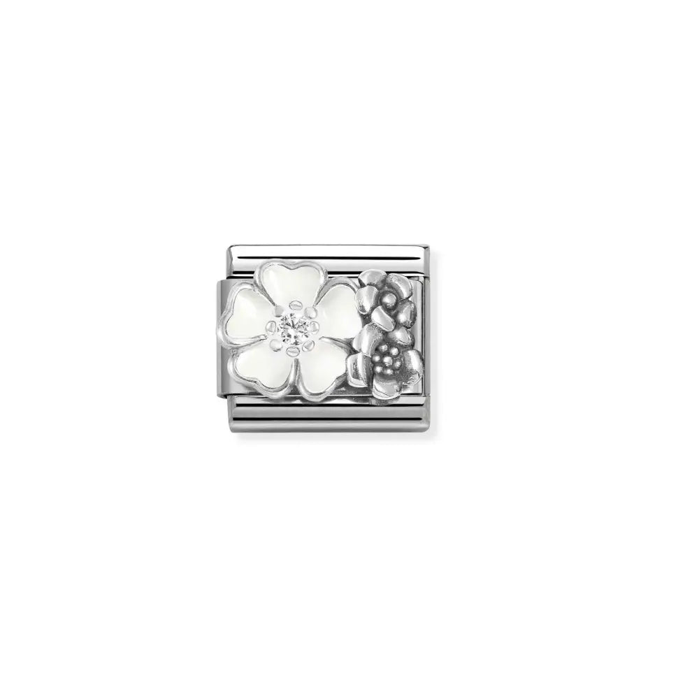 Nomination Classic Silvershine sarjan valkoinen kukka-pala 330325/01 hopeisilla kukilla. Koruosa on materiaaliltaan 925 sterling-hopeaa.