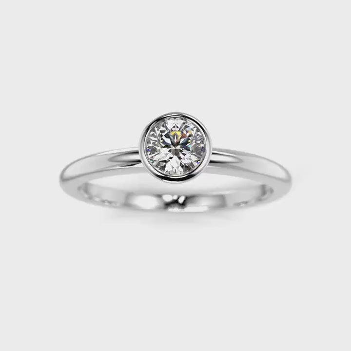 Festive Auréa Bezel 0,30 ct valkokulta – pyörivä video