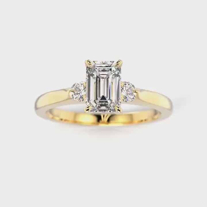 Festive Megan Emerald 0,74 ct timanttisormus keltakulta 745-074 – pyörivä video