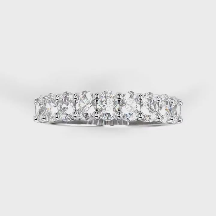Festive Auréa Band 0,90 ct valkokulta – pyörivä video