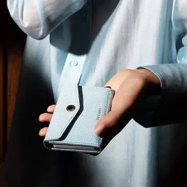 Secrid Envelope Wallet Pebble vaaleansininen lompakko EPe-Ice-Blue Secrid