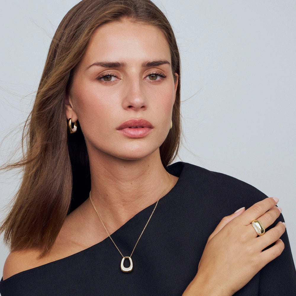 Sif Jakobs Borsa Piccolo korusetti SJ-2620-CZ-SET-YG mallin yllä