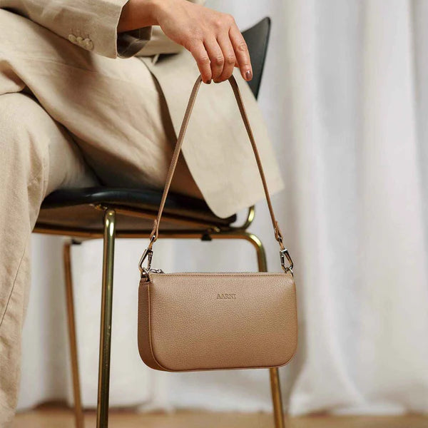 Aarni Sola Käsilaukku Hiekka/Kulta Aarni