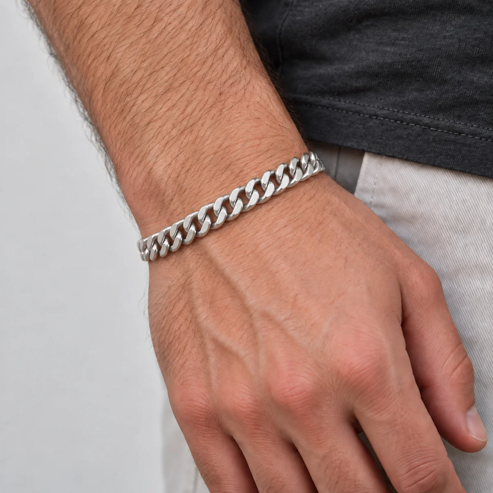 Trendi Koru CP220 hopeinen panssariranneketju 8,2 mm miehen ranteessa